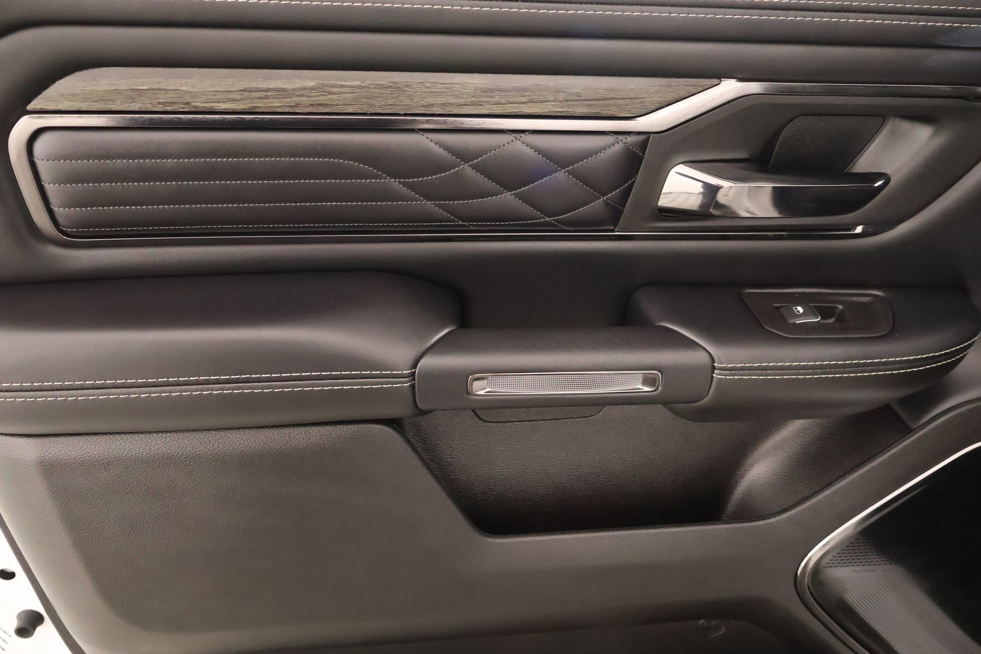 Used 2025 RAM 1500 Limited image 18