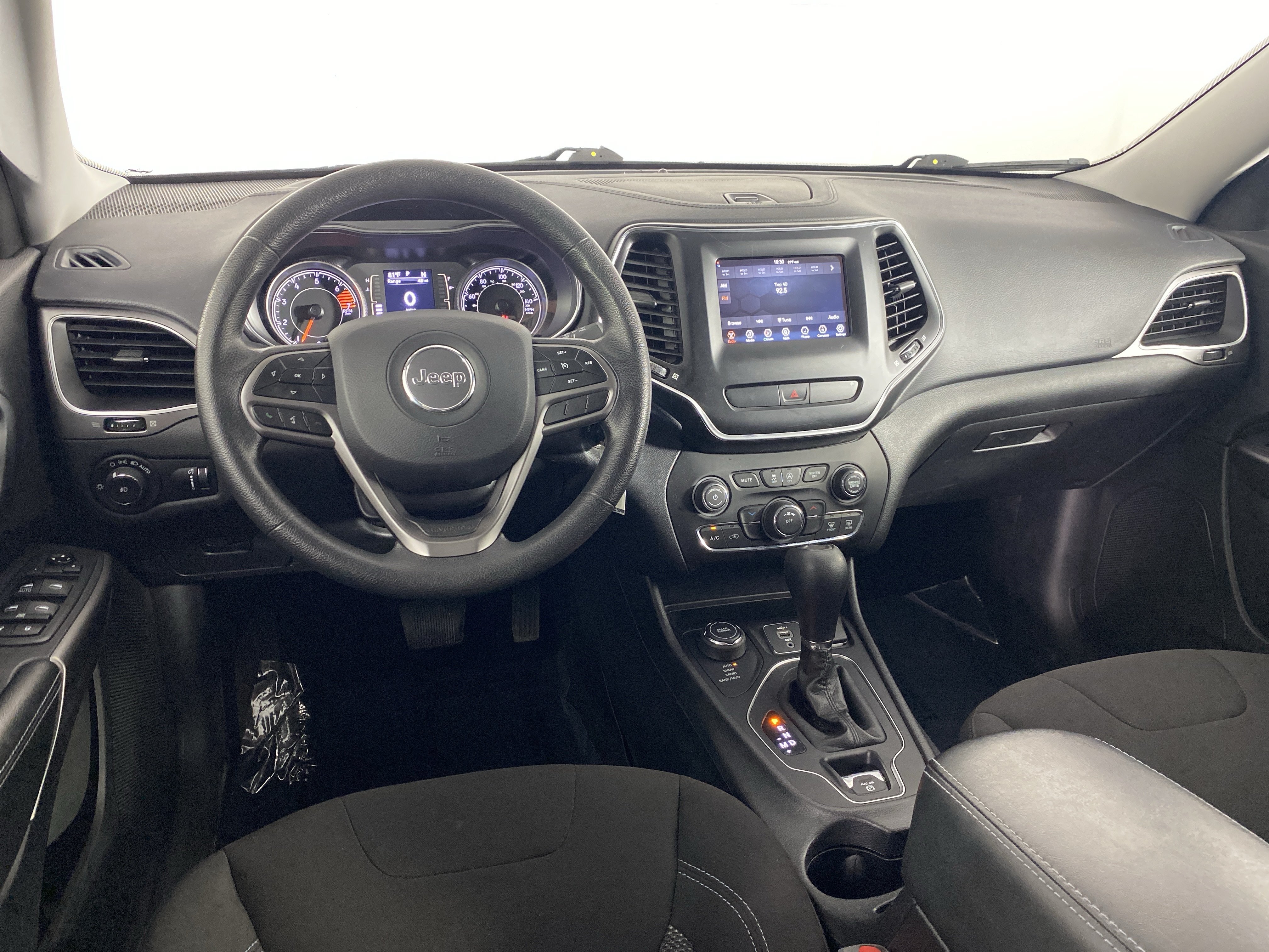 Used 2019 Jeep Cherokee Latitude w/ Popular Appearance Group AWD/4WD image 17