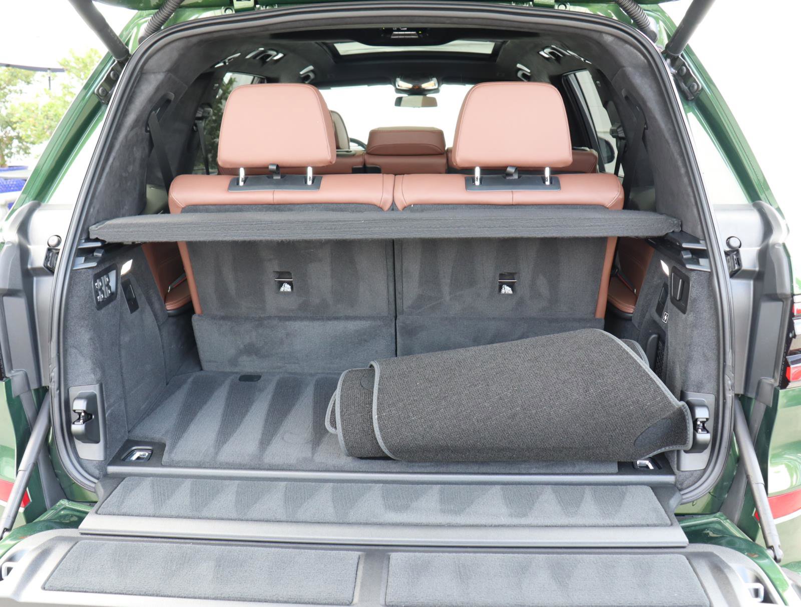 Used 2024 BMW X7 M60i w/ Executive Package image 9