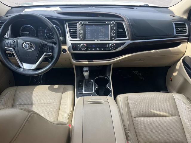 Used 2015 Toyota Highlander Limited Platinum AWD/4WD image 16