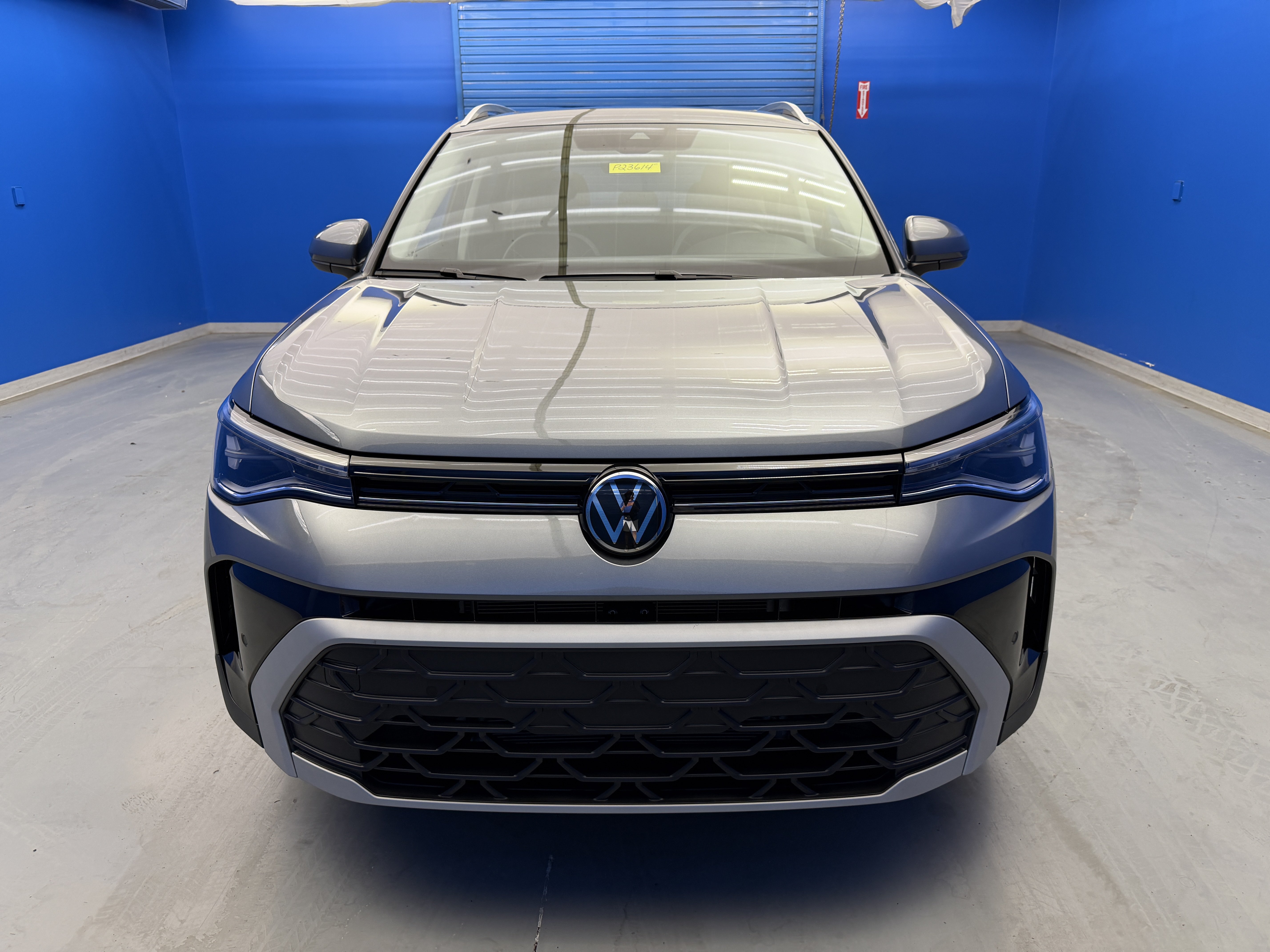 Certified 2025 Volkswagen Taos SE w/ Panoramic Sunroof Package FWD image 3