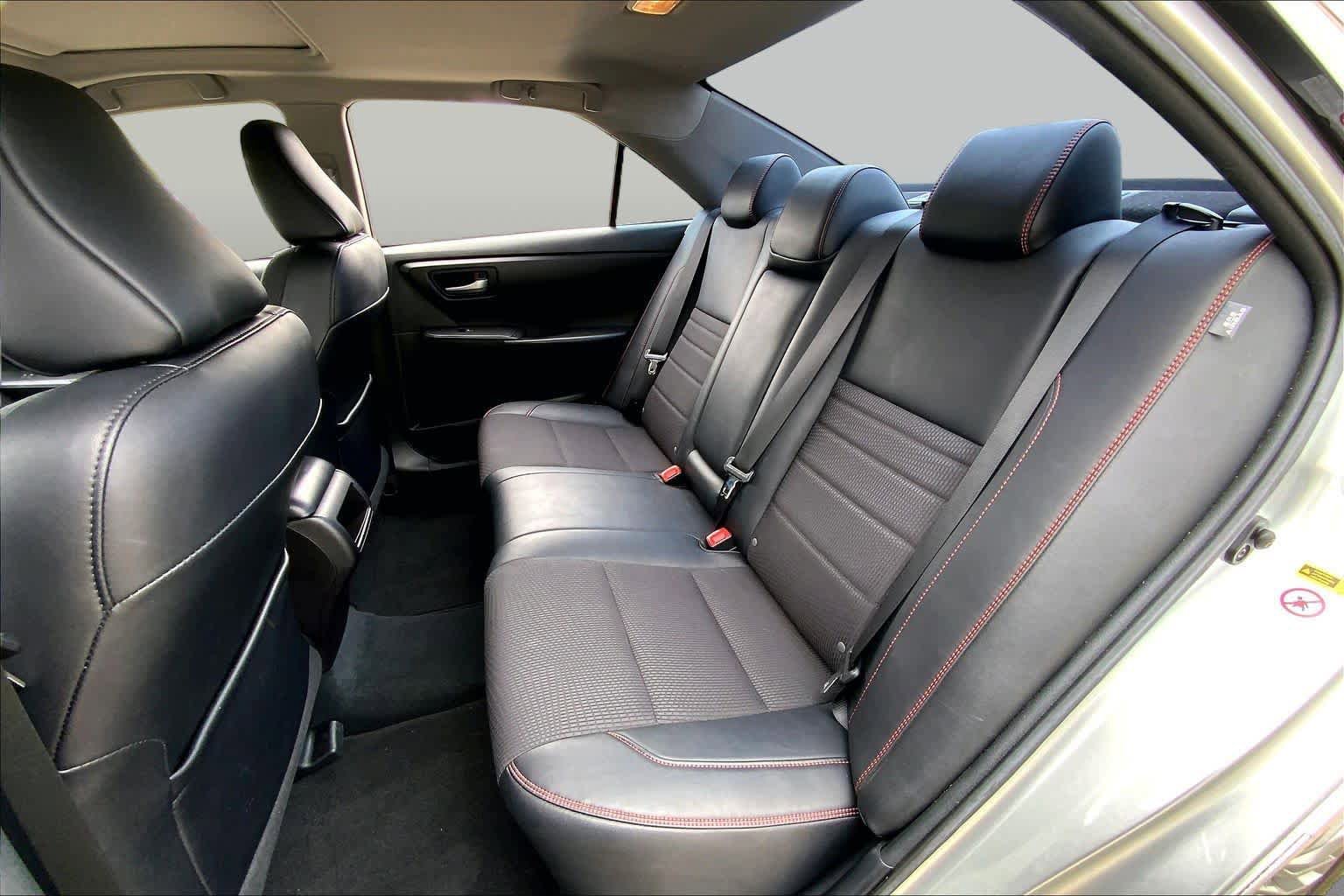 Used 2017 Toyota Camry SE w/ Moonroof Package FWD image 21