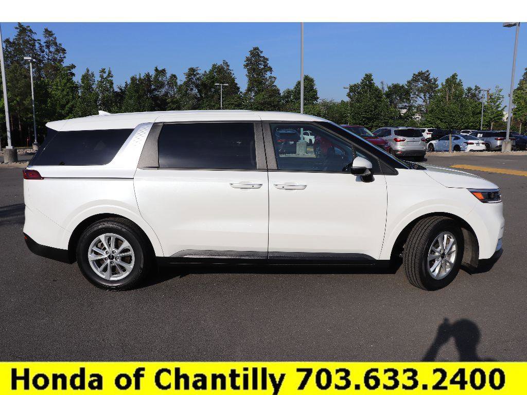 Used 2024 Kia Carnival LX FWD image 8