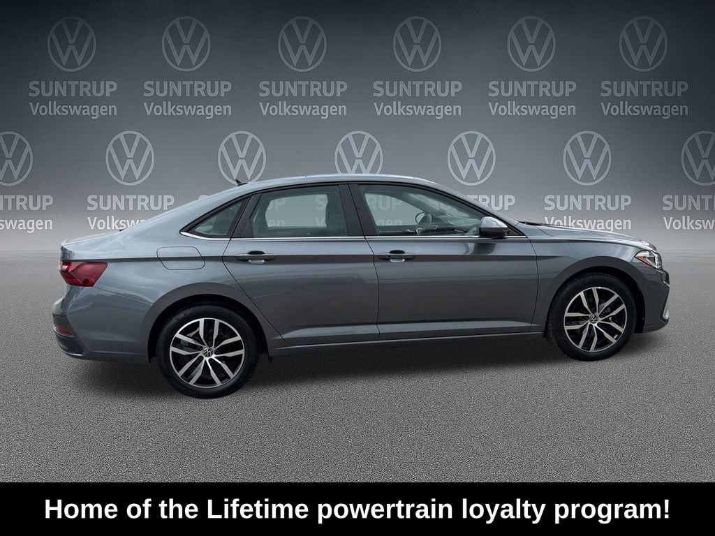 Used 2025 Volkswagen Jetta SE w/ Sunroof Package FWD image 7