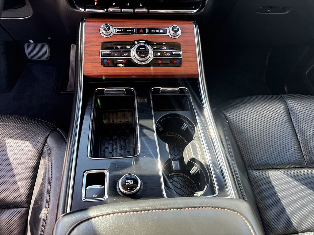 Used 2023 Lincoln Aviator Reserve image 25