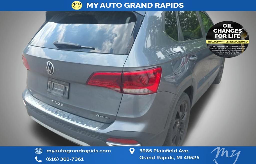 Used 2023 Volkswagen Taos SE w/ Panoramic Sunroof Package AWD/4WD image 6