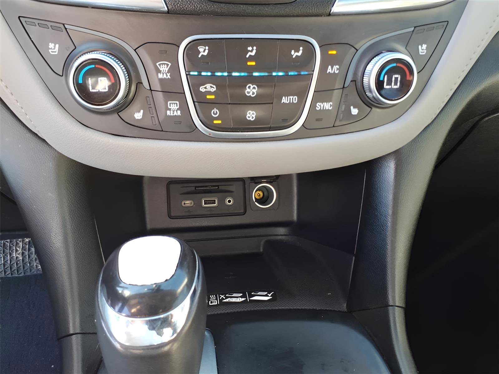 Used 2019 Chevrolet Equinox Premier image 24