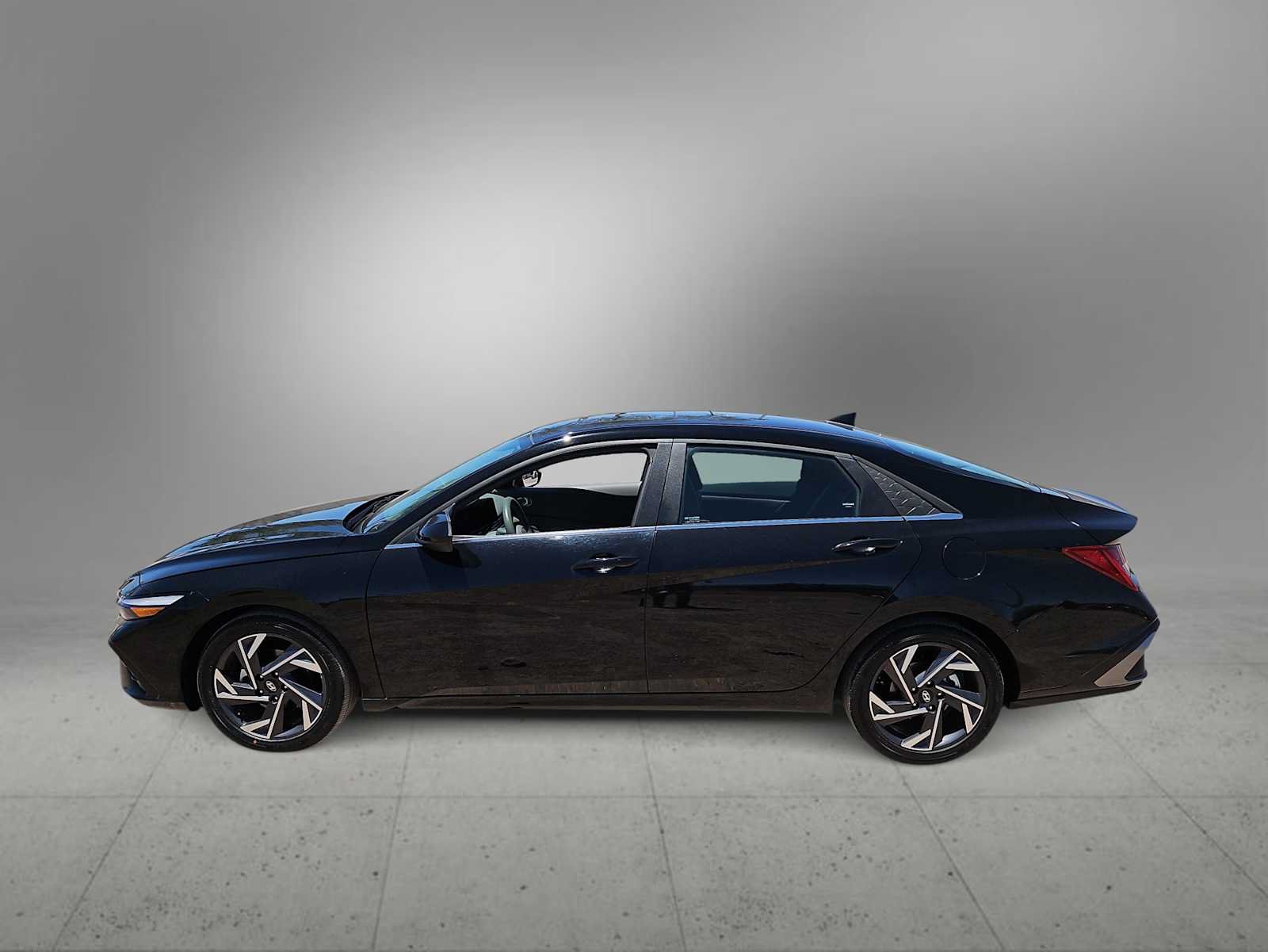 Certified 2025 Hyundai Elantra SEL FWD image 5
