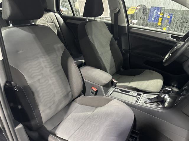 Used 2016 Volkswagen e-Golf SE image 16
