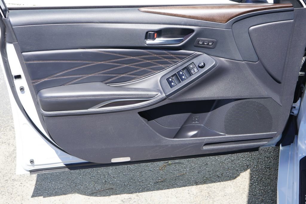 Used 2022 Toyota Avalon Limited w/ Advanced Safety Package FWD image 9