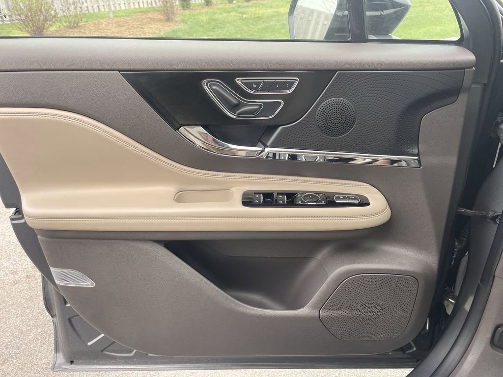 Used 2024 Lincoln Corsair AWD w/ Equipment Group 101A image 33