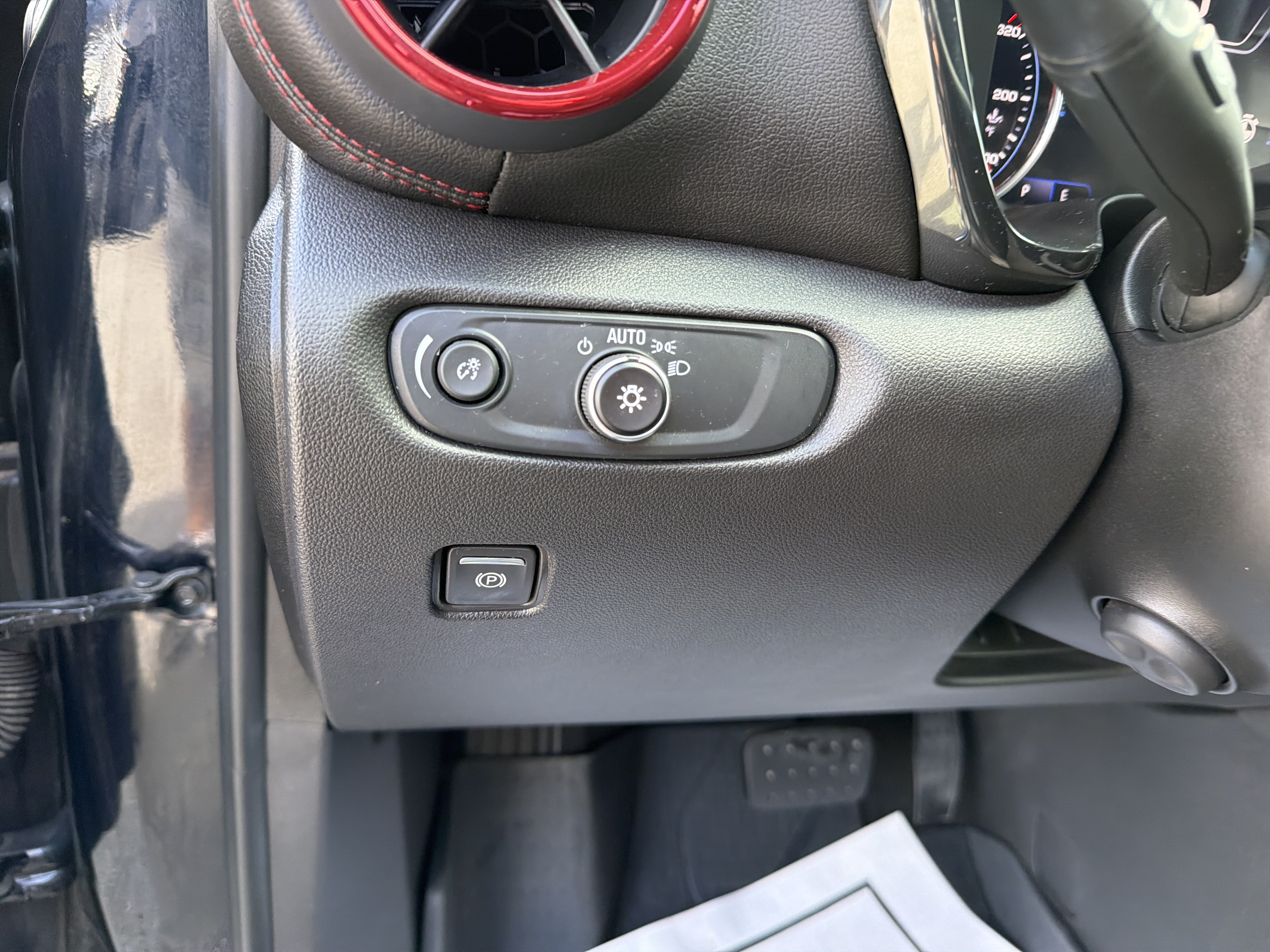 Certified 2020 Chevrolet Blazer RS AWD/4WD image 18