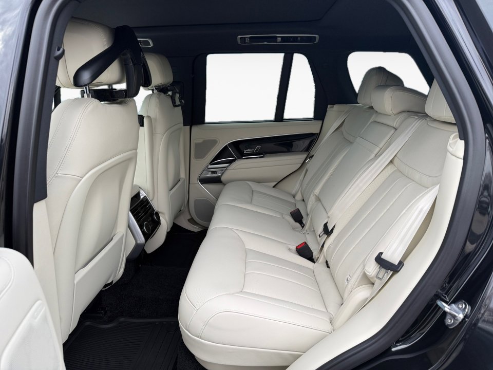 New 2026 Land Rover Range Rover SE AWD/4WD image 17