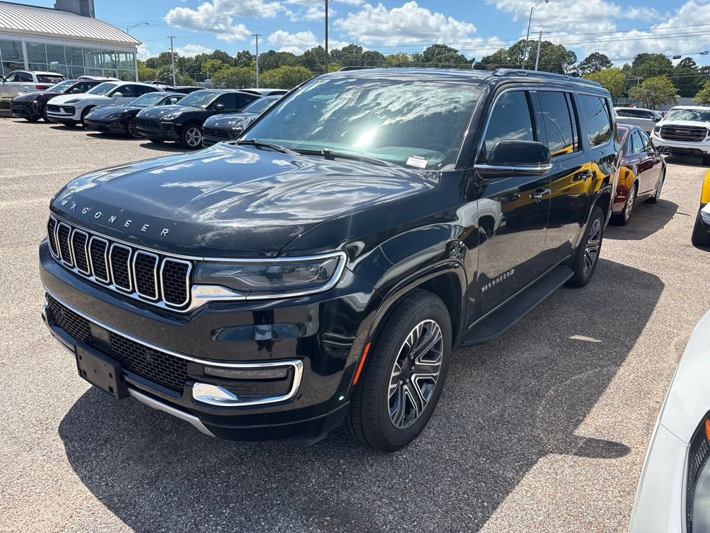 Used 2024 Jeep Wagoneer L Series II w/ Flexible Seating Group RWD image 1