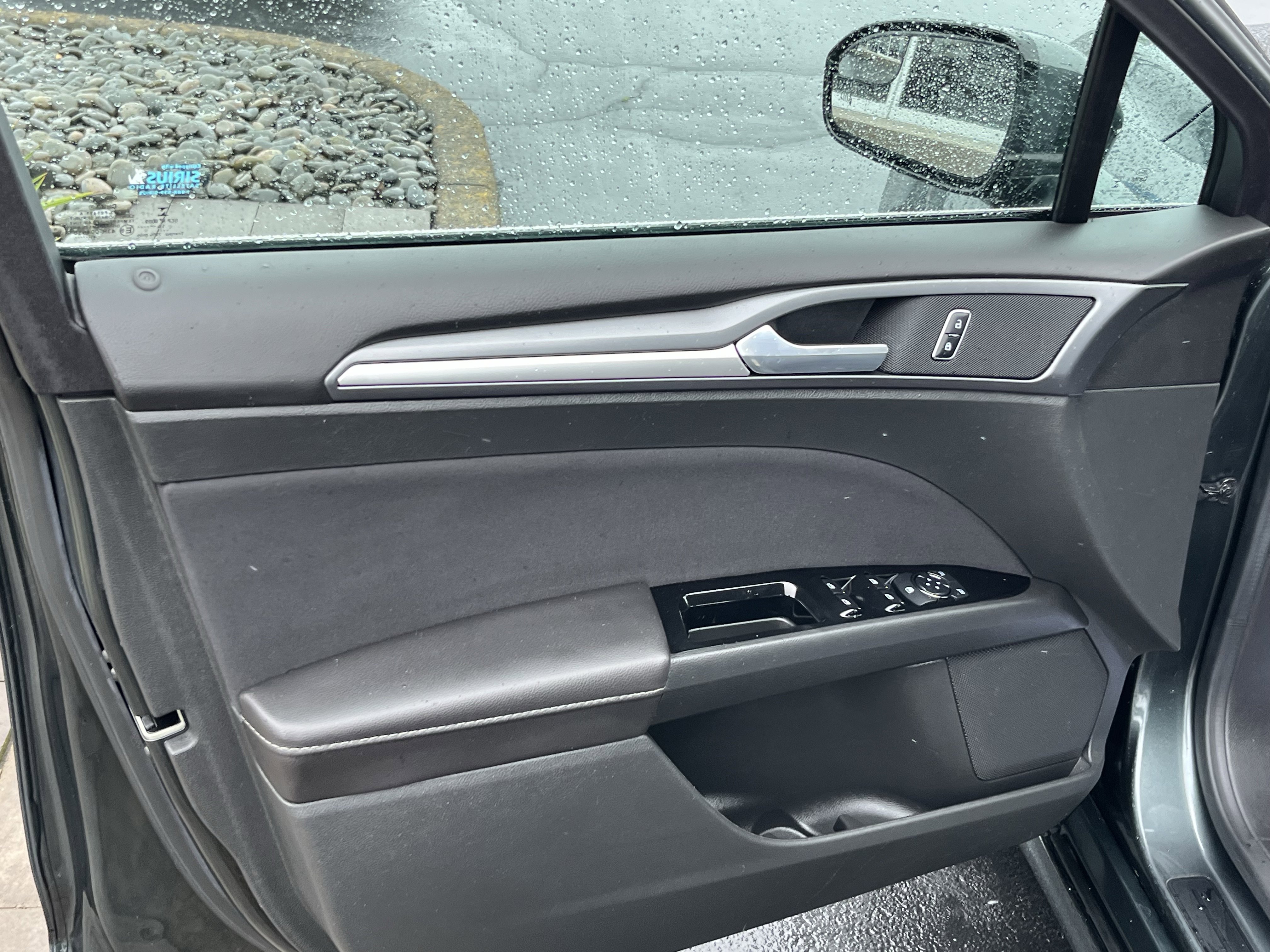 Used 2015 Ford Fusion SE image 12