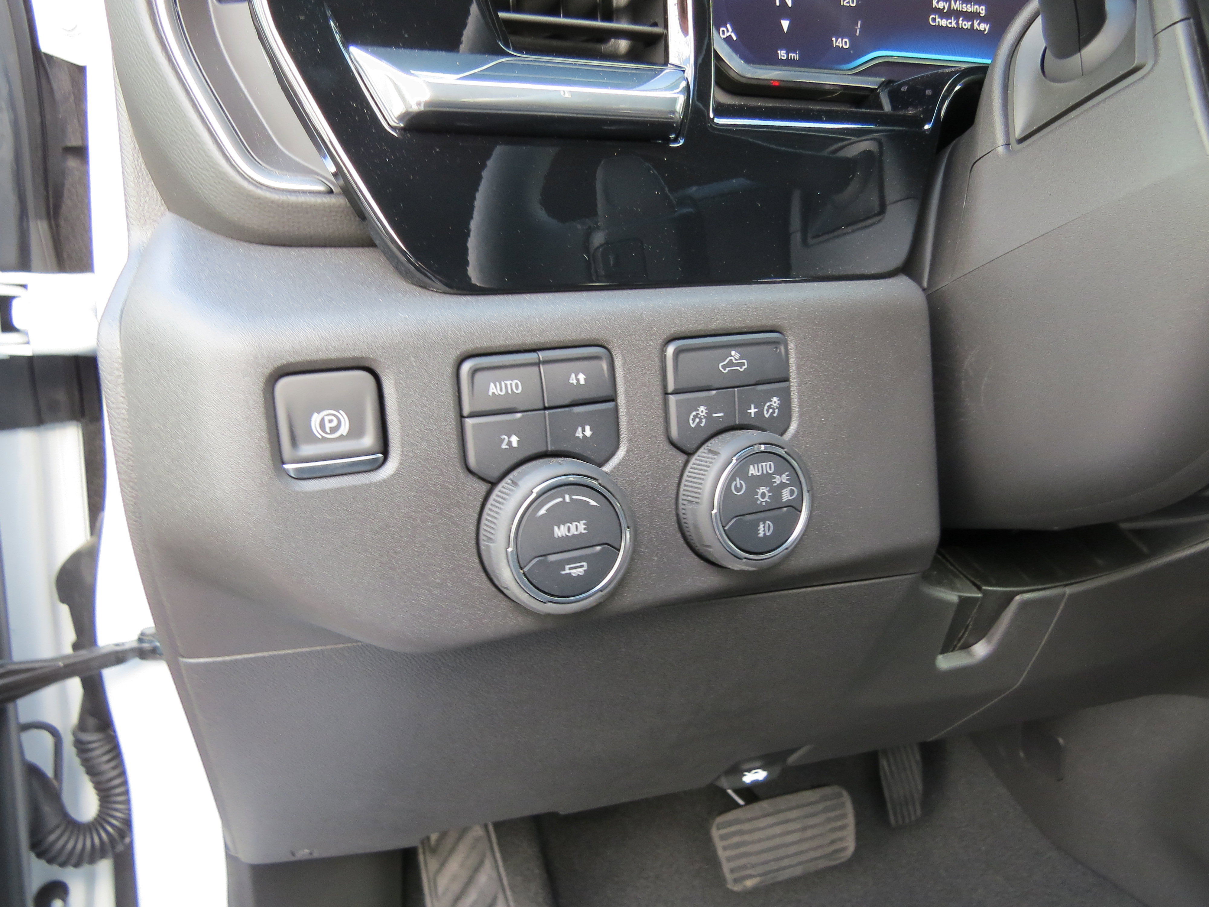 Used 2025 Chevrolet Silverado 2500 LT w/ Convenience Package AWD/4WD image 8