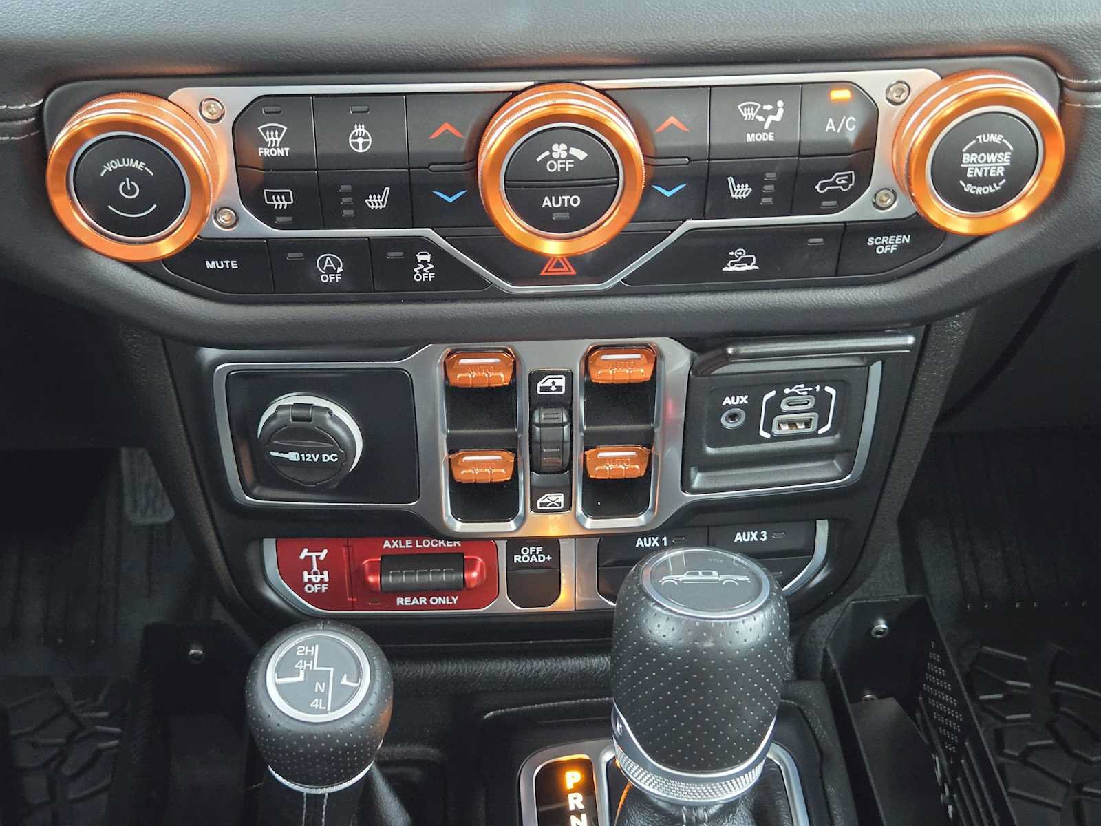 Used 2025 Jeep Gladiator Mojave w/ Convenience Group AWD/4WD image 20