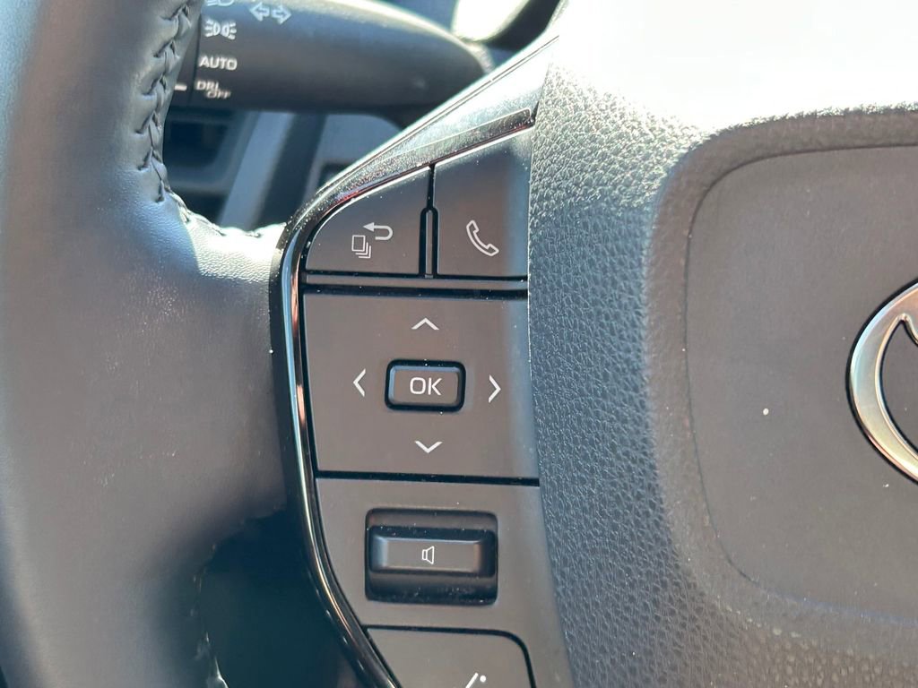 Used 2025 Toyota Prius XLE FWD image 35