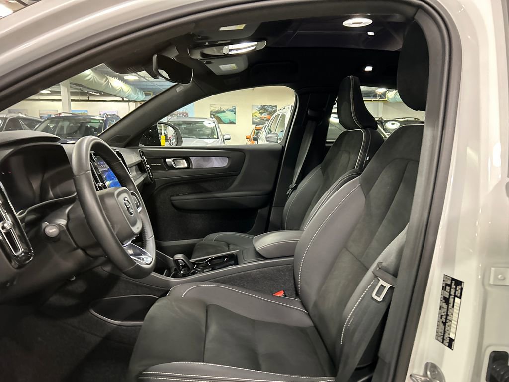 Certified 2023 Volvo C40 P8 Recharge Ultimate image 10
