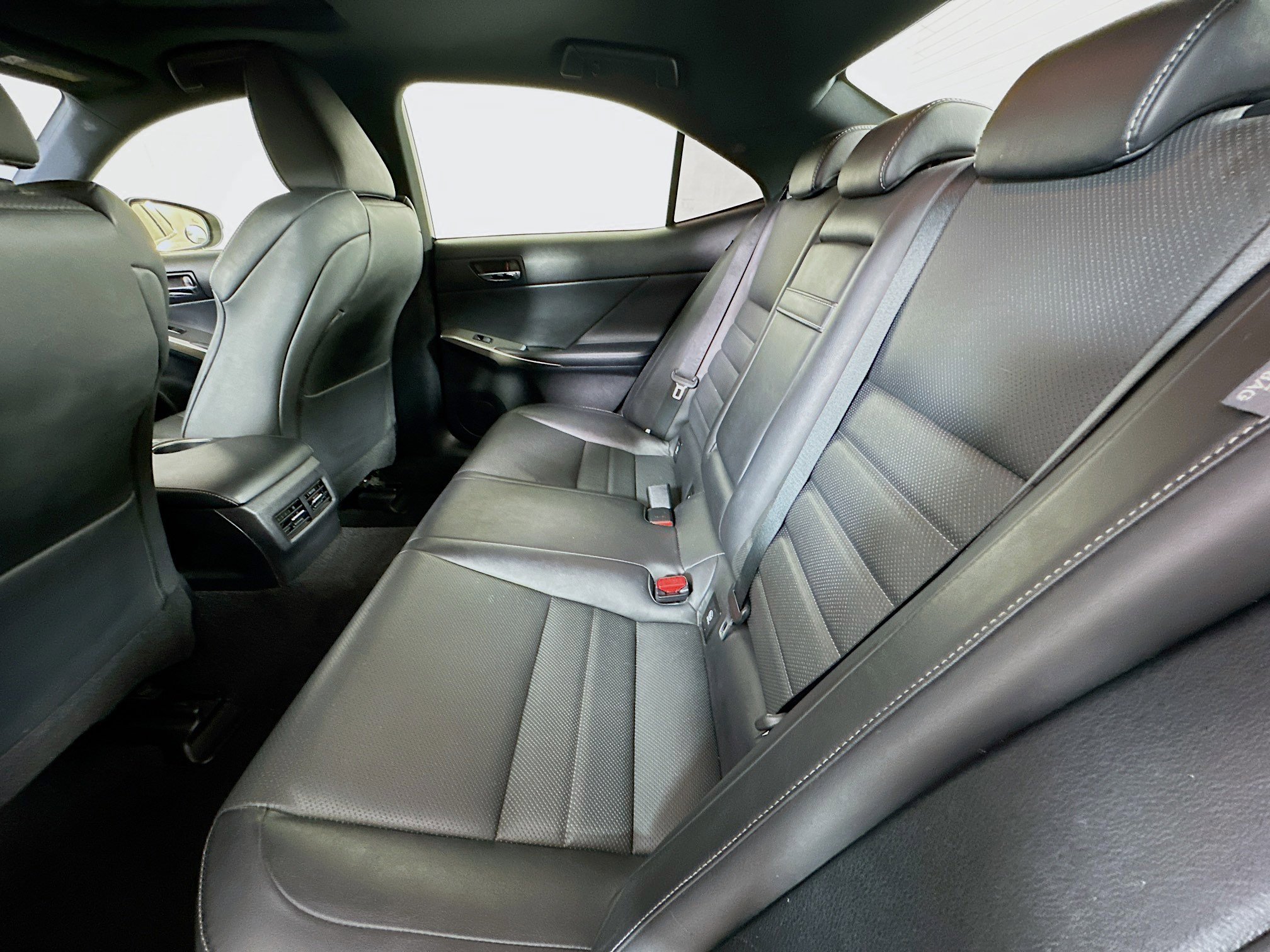 Used 2016 Lexus IS 300 AWD image 28