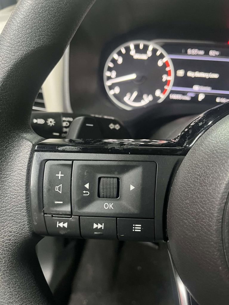 Used 2023 Nissan Rogue SV image 22