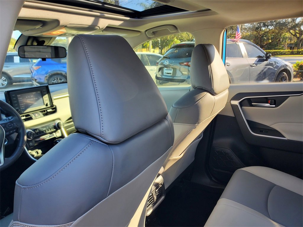 Used 2020 Toyota RAV4 XLE Premium image 10