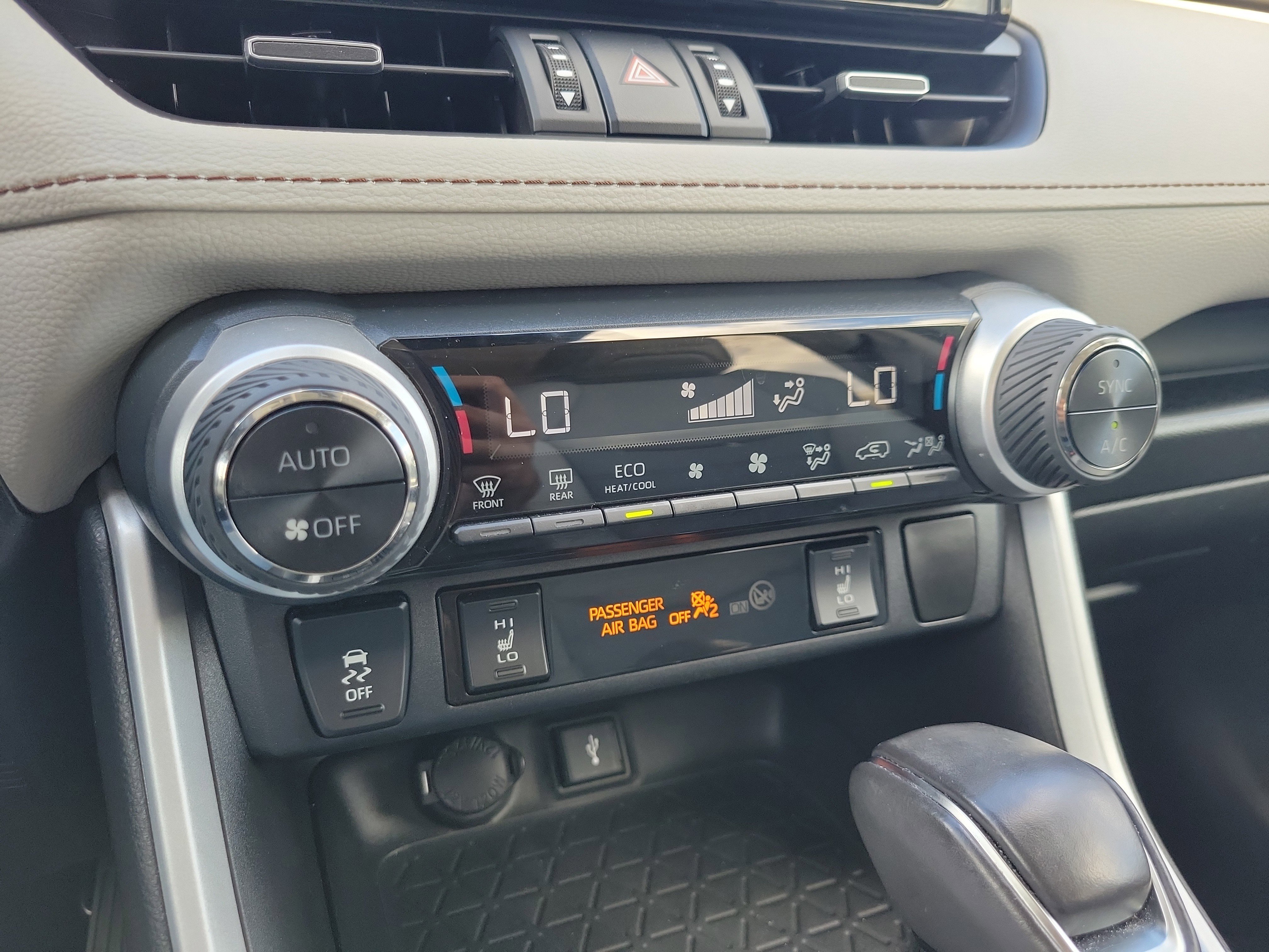 Used 2021 Toyota RAV4 XLE Premium image 27