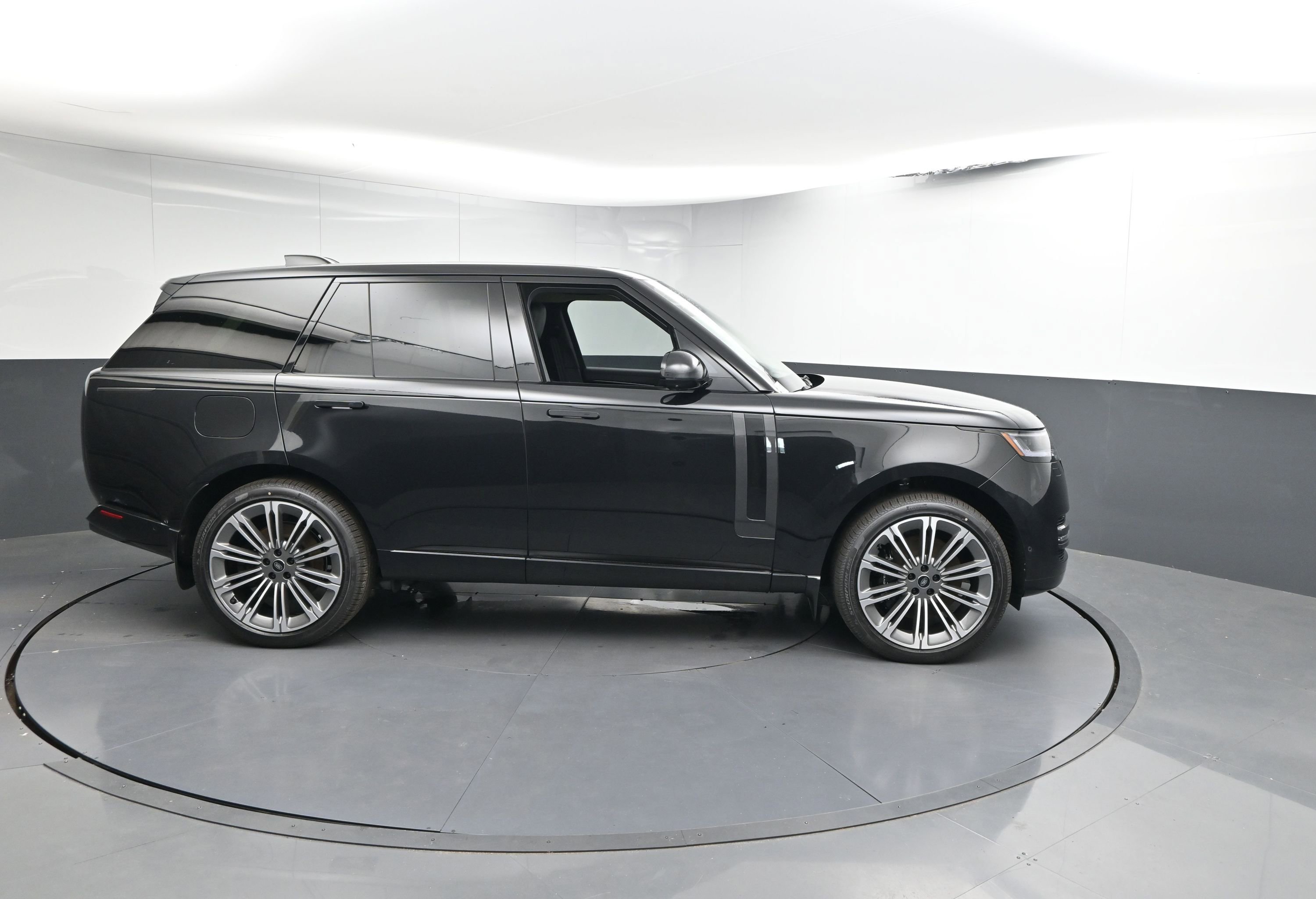 New 2025 Land Rover Range Rover SE image 22