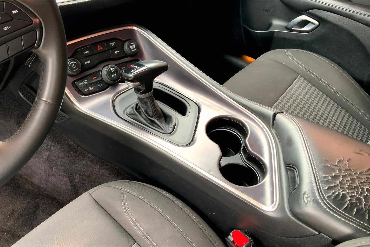 Used 2018 Dodge Challenger SXT RWD image 14