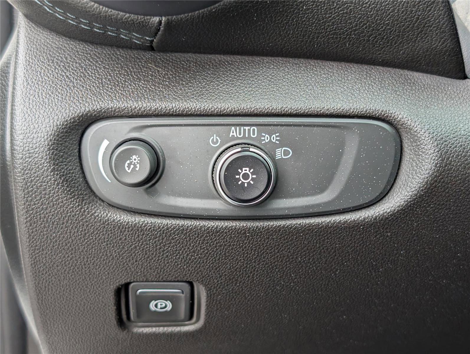 Used 2019 Chevrolet Blazer LT FWD image 19