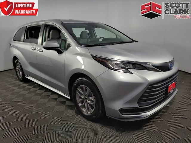 Used 2022 Toyota Sienna LE FWD image 1