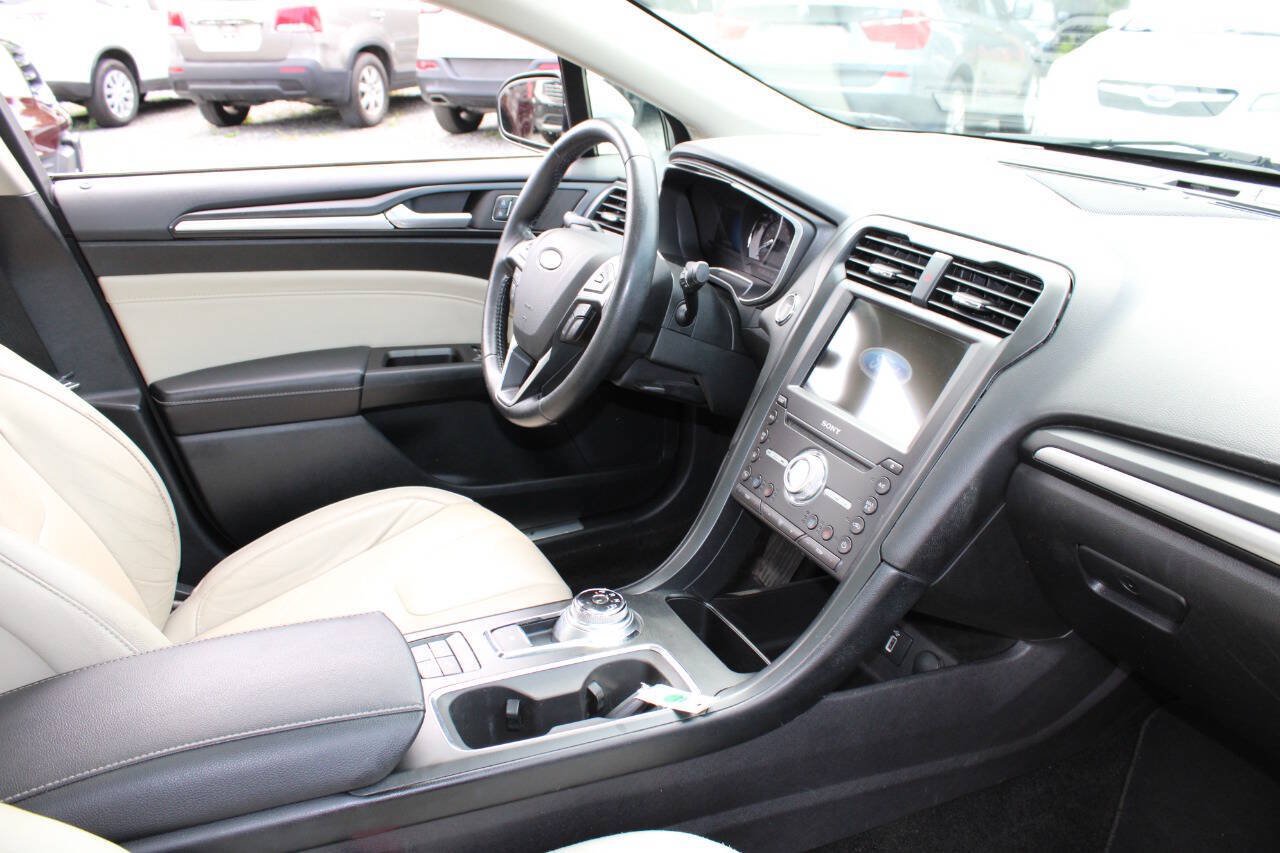Used 2017 Ford Fusion Energi Titanium FWD image 12