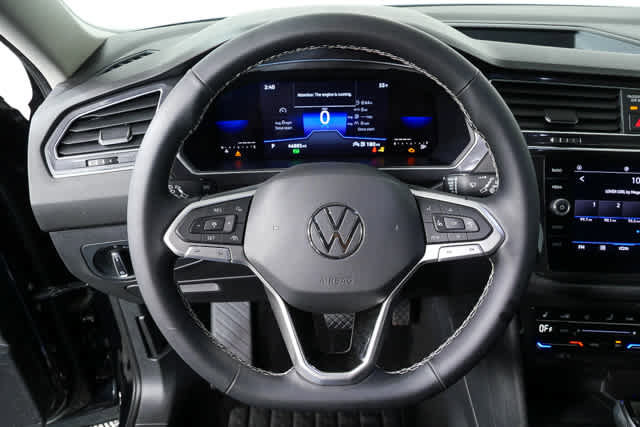 Used 2022 Volkswagen Tiguan SE image 11