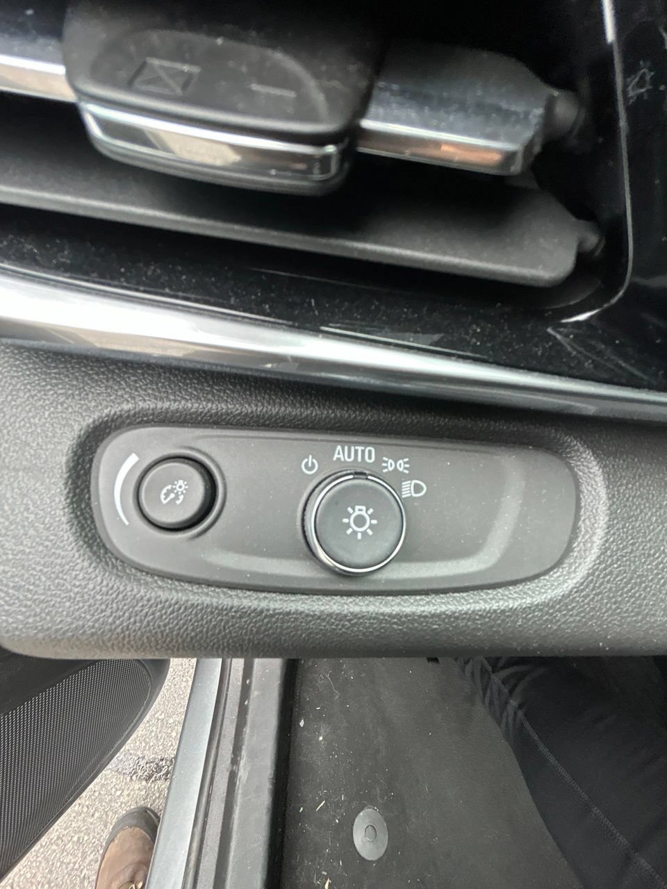 Used 2024 Buick Envista Sport Touring w/ Convenience I Package FWD image 28