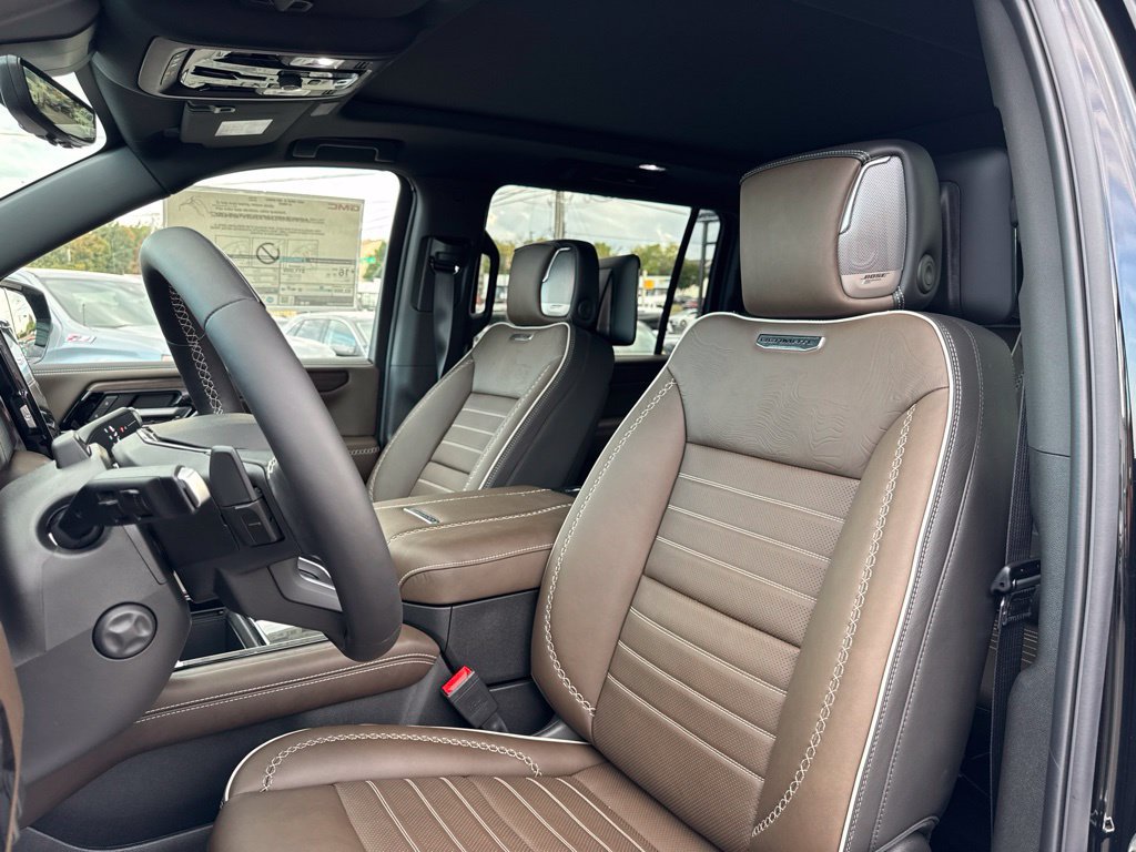 New 2026 GMC Yukon XL Denali Ultimate w/ LPO, Illumination Package AWD/4WD image 17
