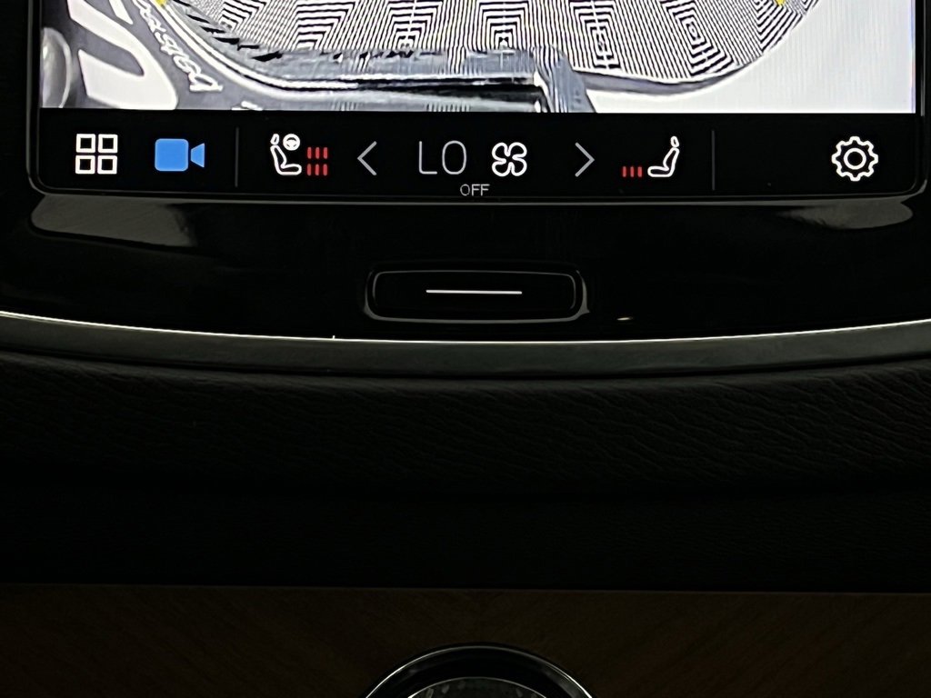 Used 2024 Volvo XC90 T8 Core w/ Protection Package Premier image 19