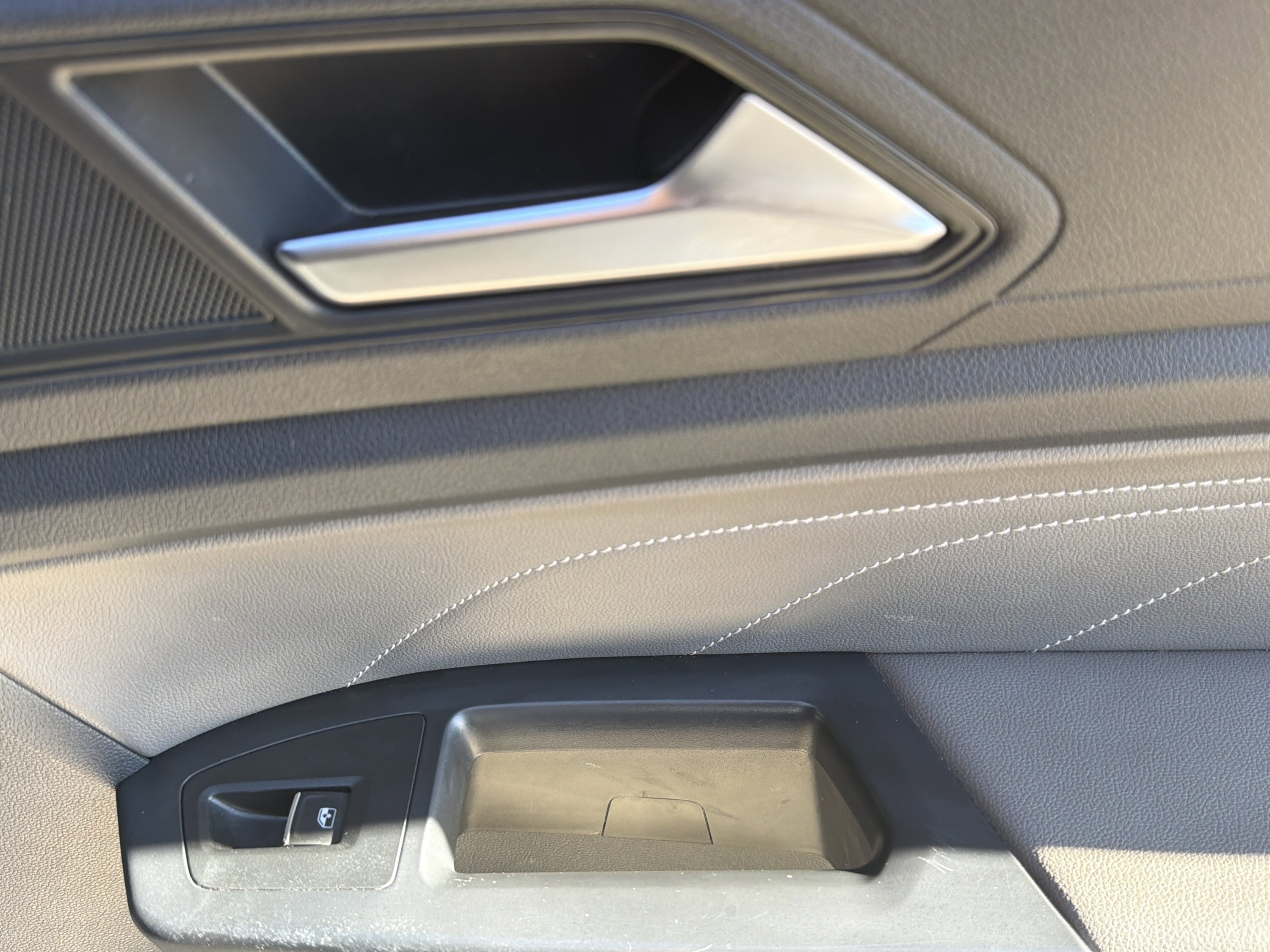 Used 2021 Volkswagen Atlas Cross Sport SE FWD image 43