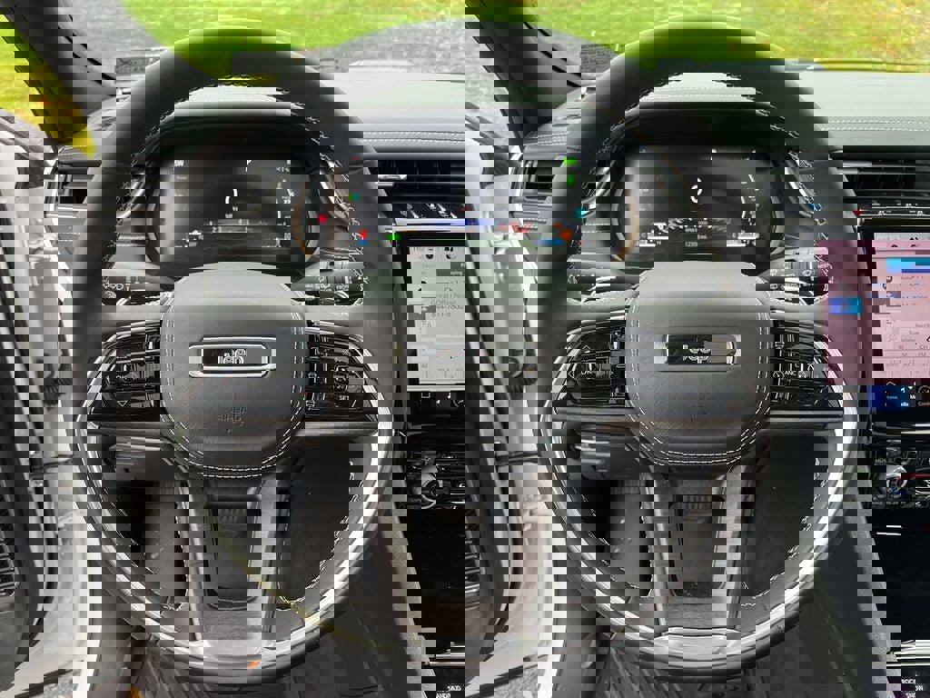 Used 2024 Jeep Grand Cherokee Overland w/ Luxury Tech Group IV image 15