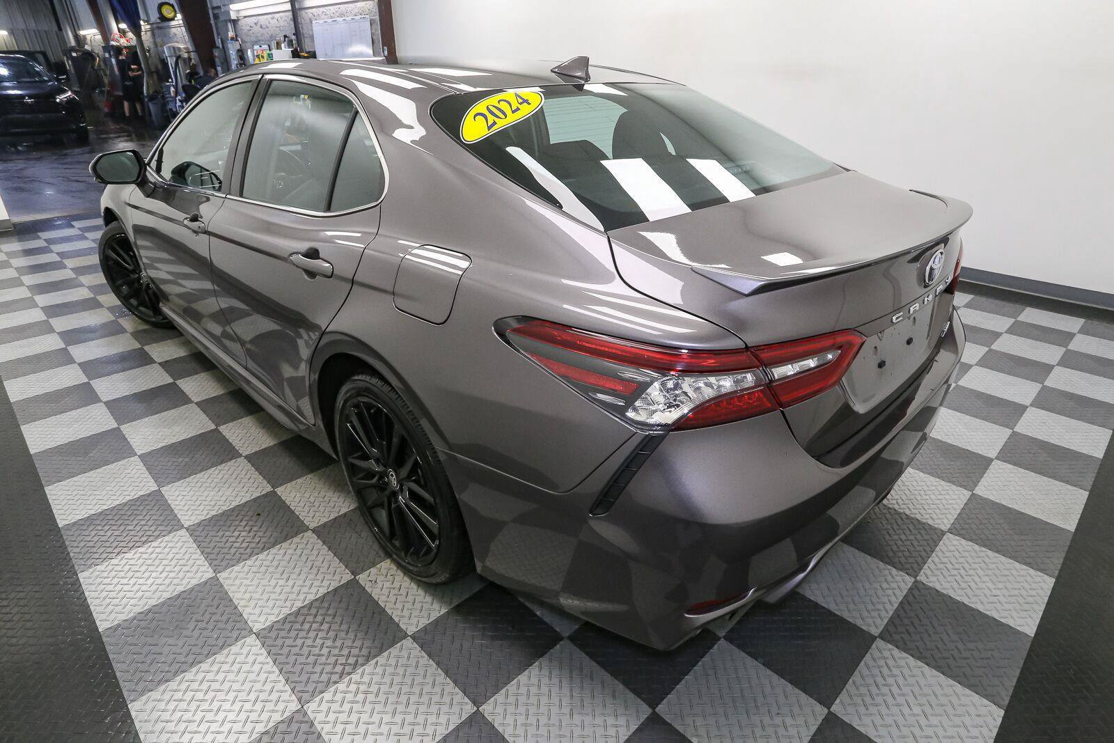 Used 2024 Toyota Camry XSE FWD image 9
