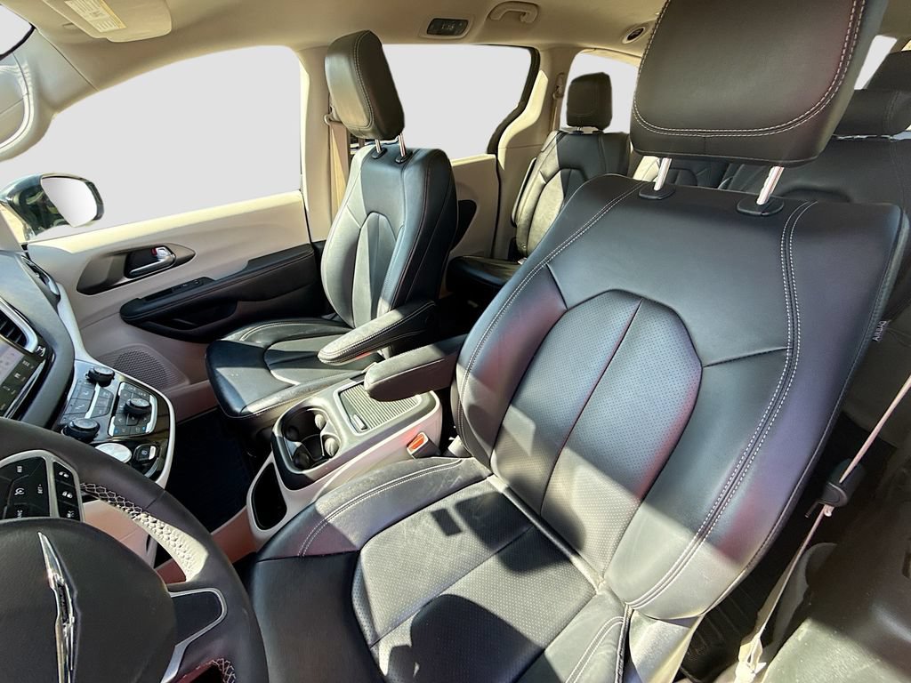 Used 2024 Chrysler Pacifica Touring-L FWD image 20