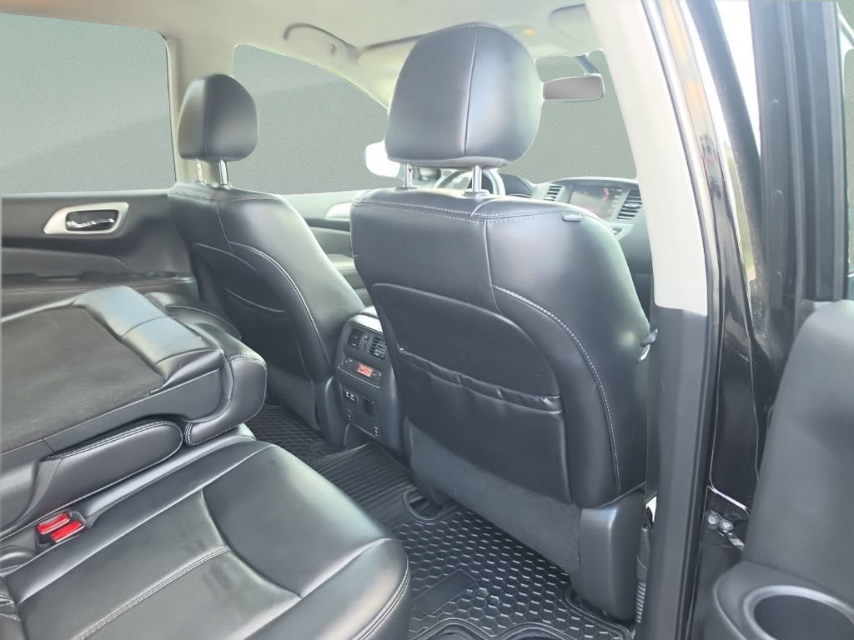 Used 2019 Nissan Pathfinder SL FWD image 32