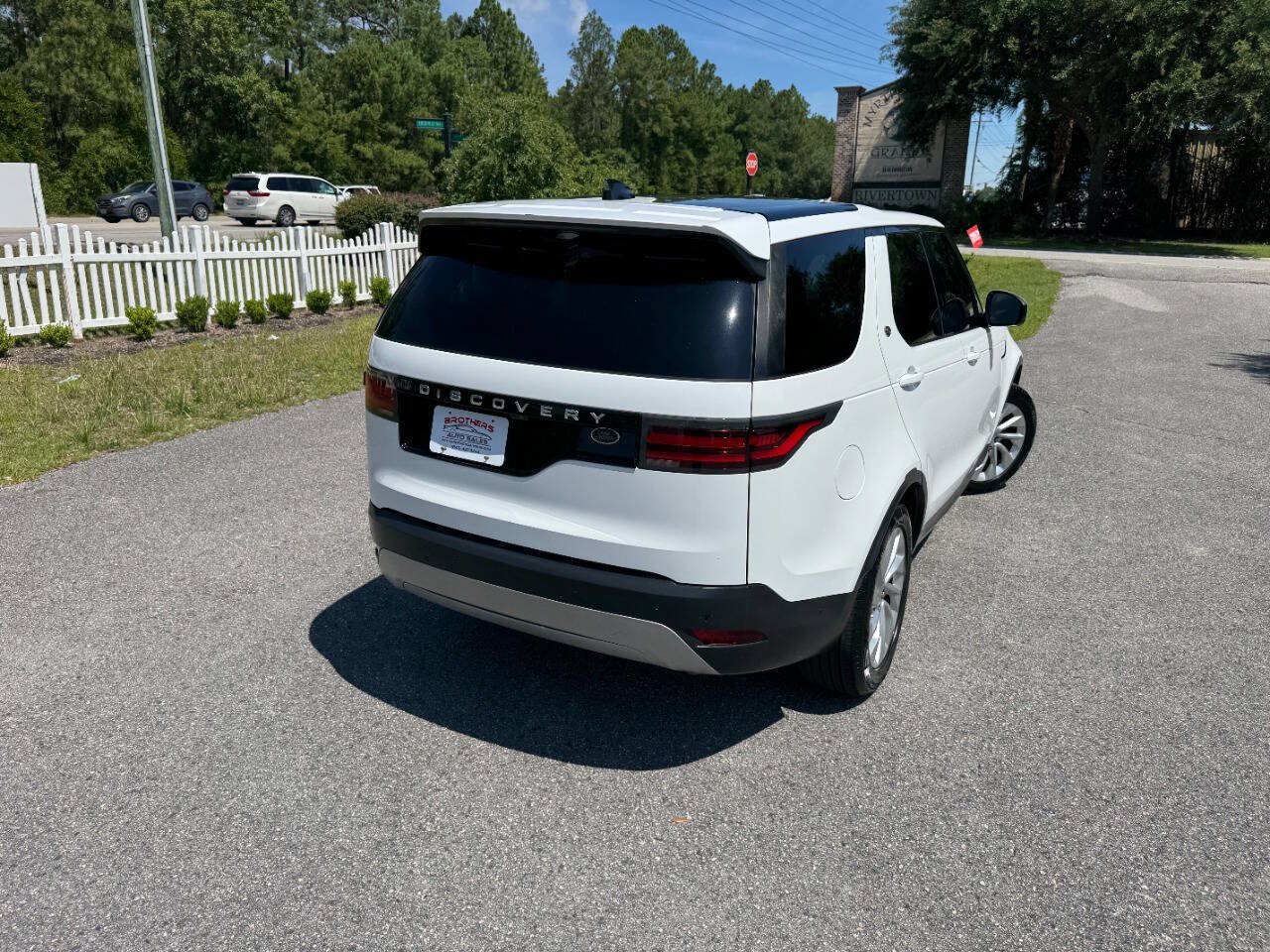 Used 2022 Land Rover Discovery S AWD/4WD image 6
