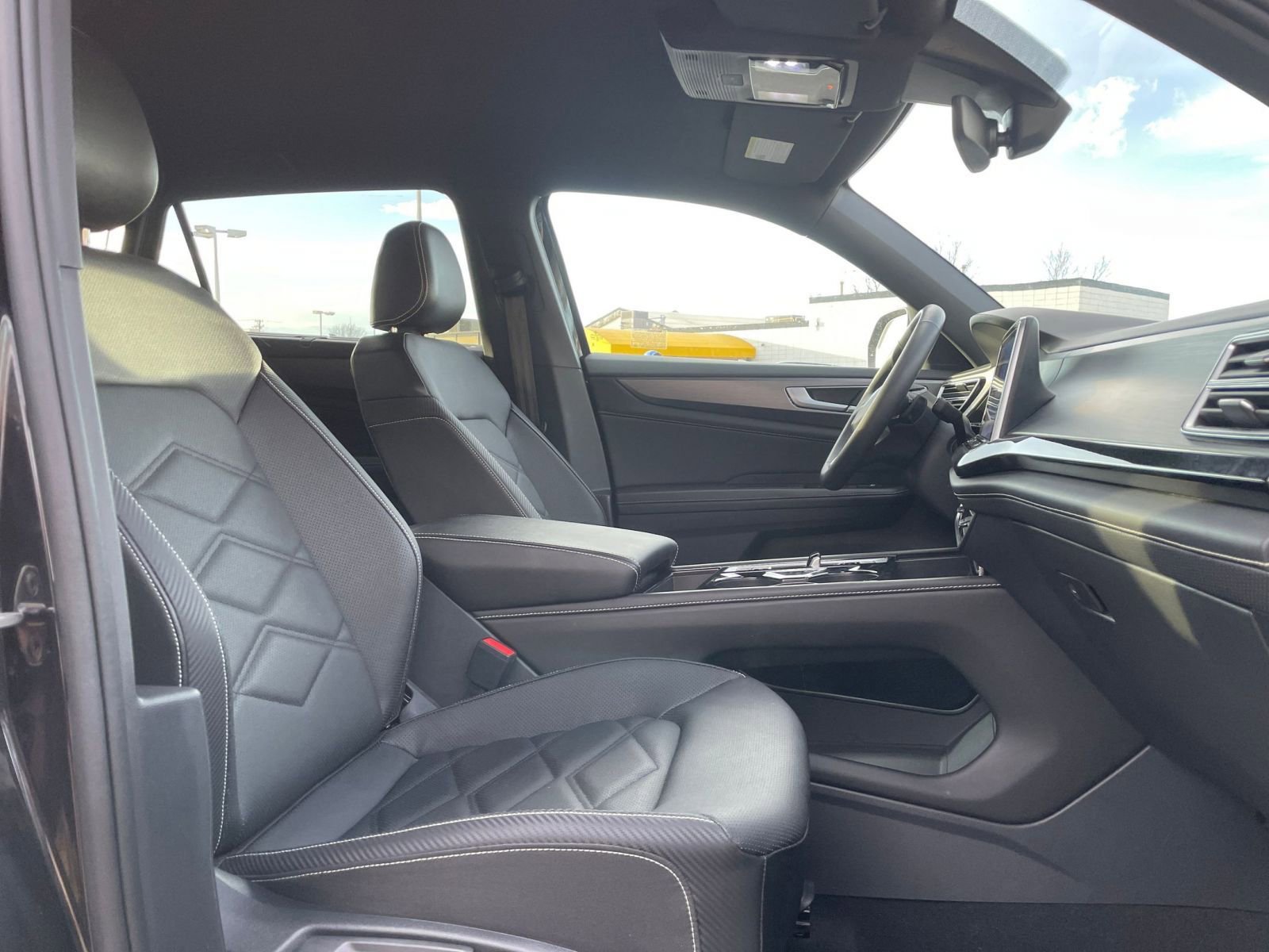 Used 2025 Volkswagen Atlas Cross Sport SE image 38