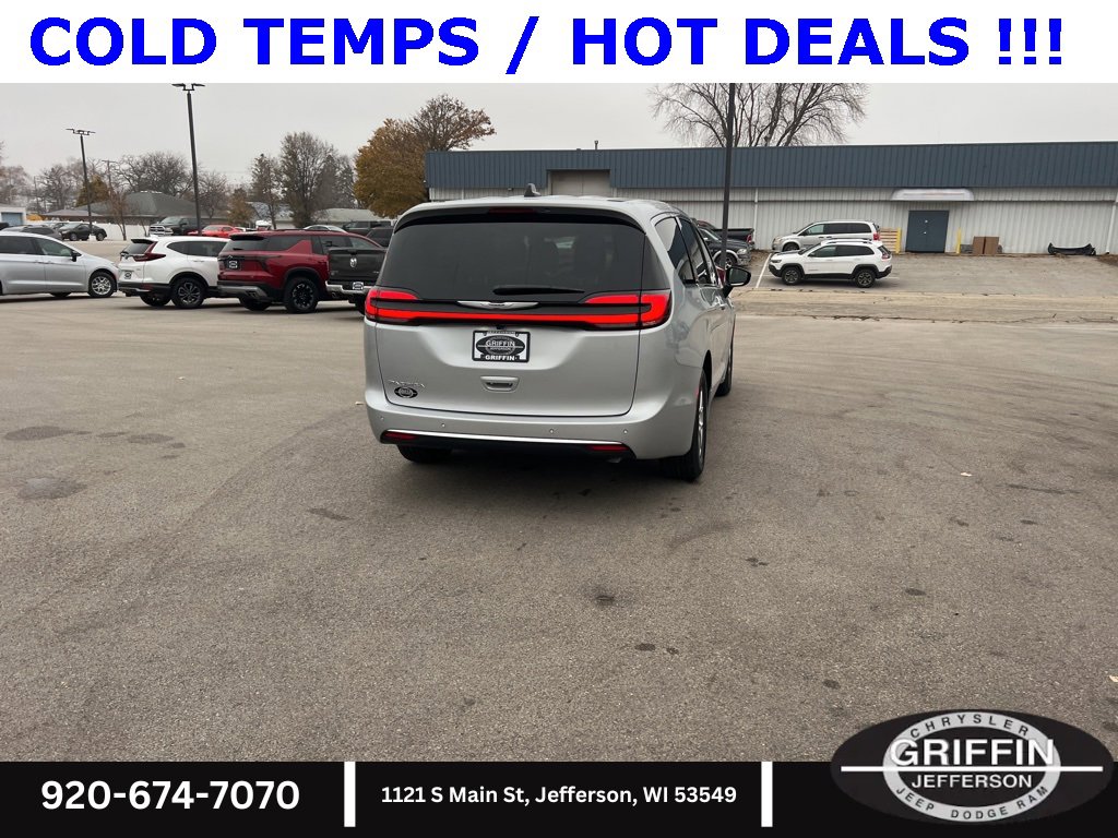 New 2026 Chrysler Pacifica Select image 11