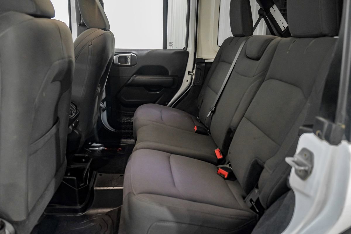 Used 2018 Jeep Wrangler Unlimited Sahara image 36