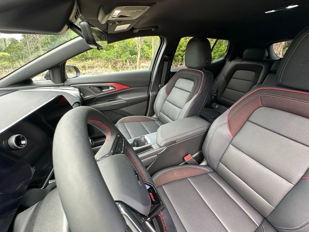 New 2025 Chevrolet Equinox EV RS w/ Convenience Package II FWD image 33