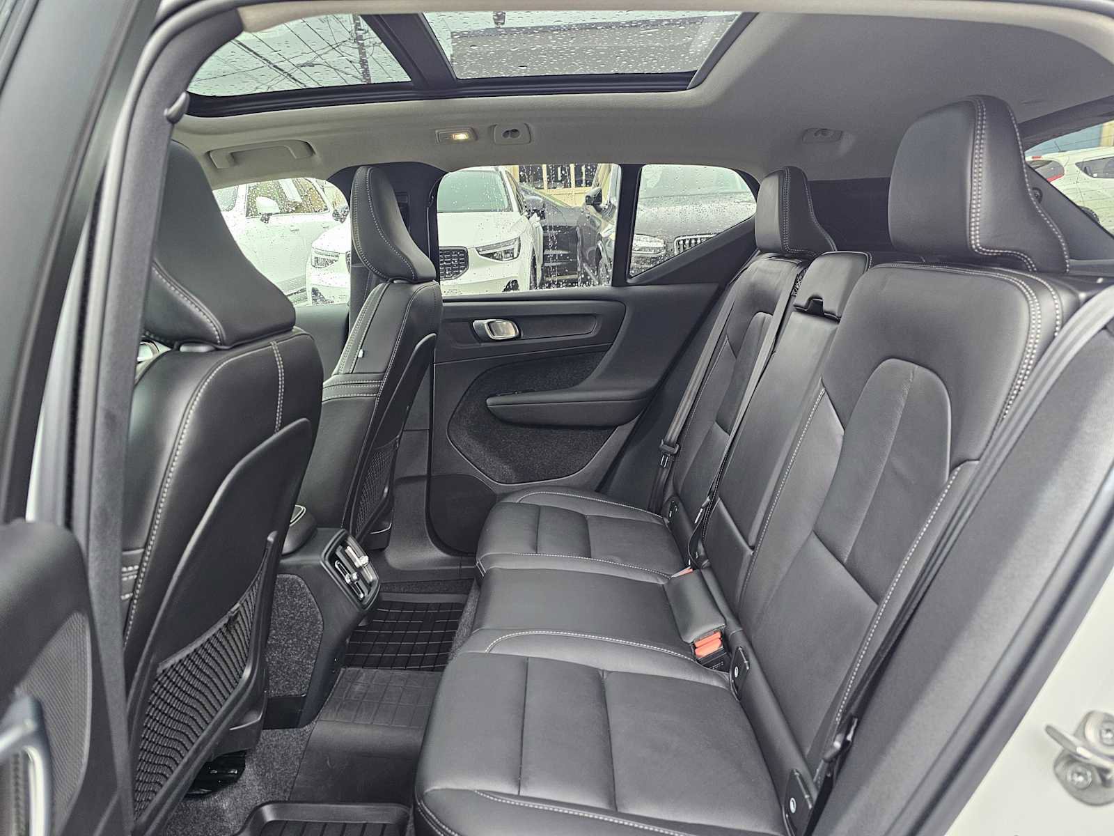 Certified 2025 Volvo XC40 B5 Core w/ Protection Package Premier image 19