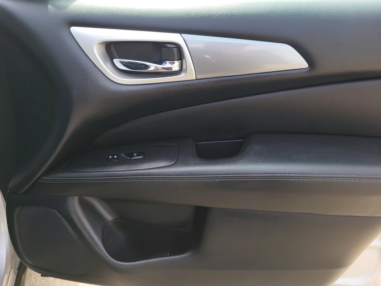 Used 2020 Nissan Pathfinder SL image 10