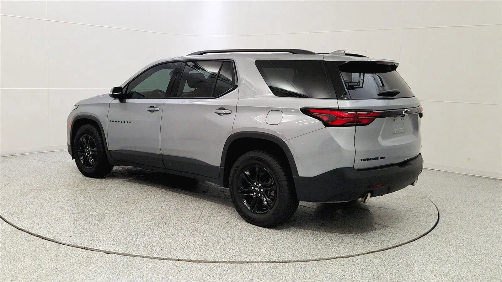 Used 2023 Chevrolet Traverse LT w/ Midnight/Sport Edition image 5