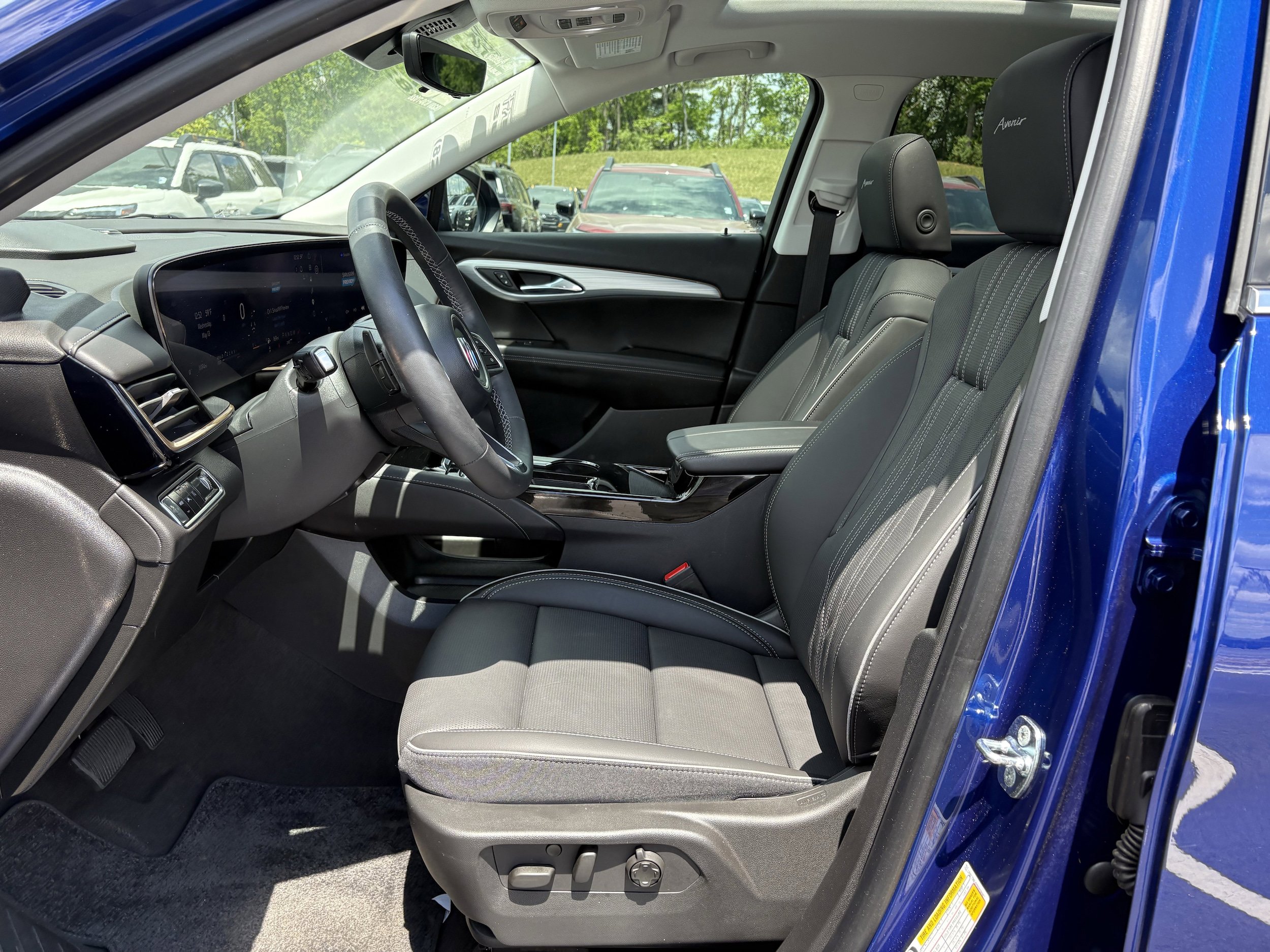 Used 2025 Buick Envision Avenir AWD/4WD image 28